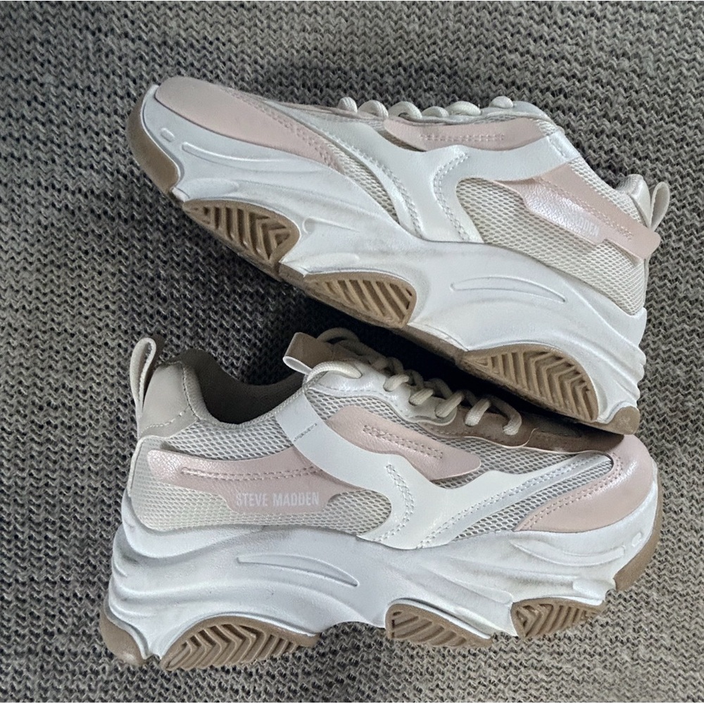 Steve Madden Chunky Y2K Possesion Sneakers
